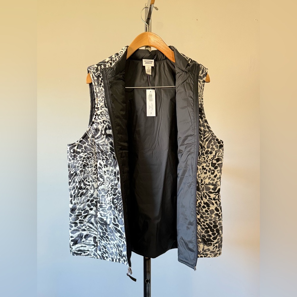 Chico’s..ANIMAL BLUES ZIP FRONT QUILTED VEST BLACK
SIZE:2